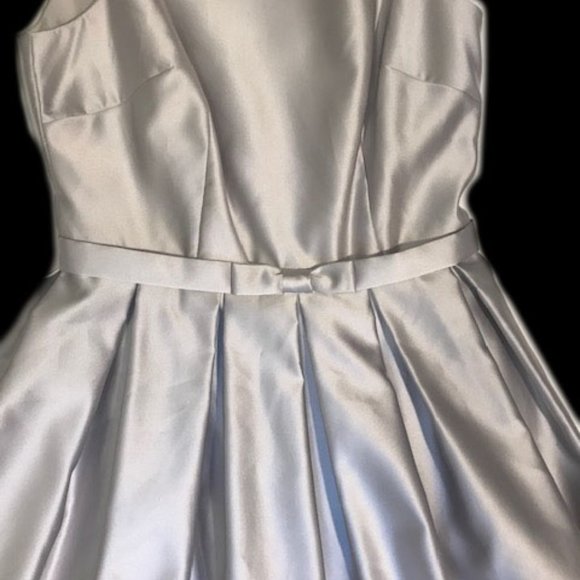 Laundry by Shelli Segal Silver Satin Cocktail Dress Size 4 - Picture 2 of 6